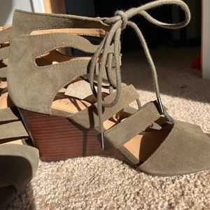 Crown Vintage Lace-Up Army Green Wedge Sandals 9